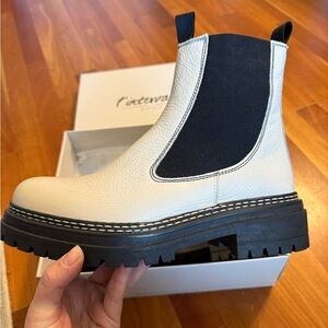 NWT L’intervalle Salinas Off White and Black Chelsea Boots